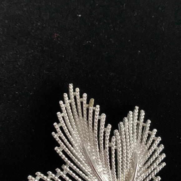 Sarah Coventry Maple Leaf Brooch Pin Textured Silver Tone 2 7/8” Nice Weight - Picture 11 of 12